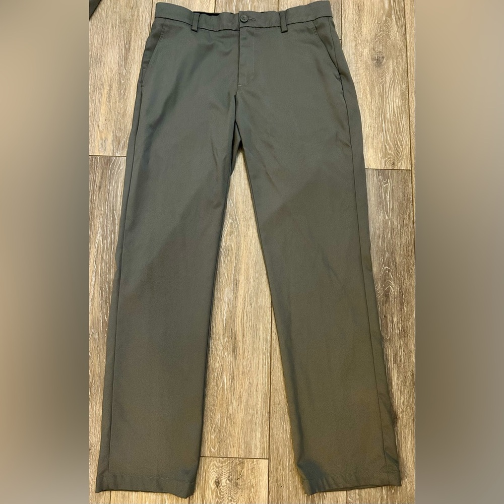 Amazon Essentials Men's Gray Chinos Size 32x32
